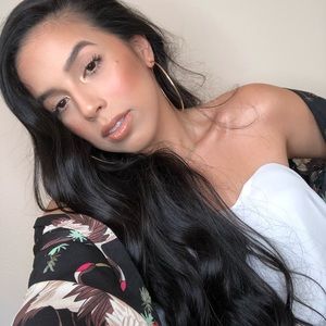 Meet your Posher, Carolina